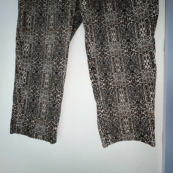 Tanjay Women's Size 14 Animal Print Bodycon Capri Pants - Picture 4 of 11